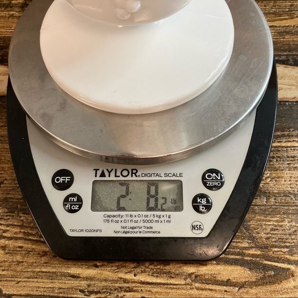 Milk Glass vase Harvest Grape pattern - Picture 10 of 12